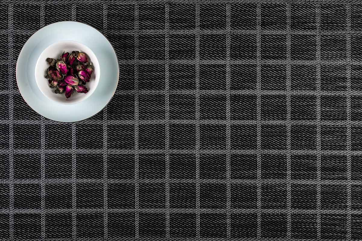 Small pane pattern dining room mat