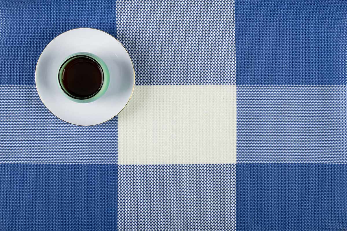 Enclosure of a shape kitchen table mat 